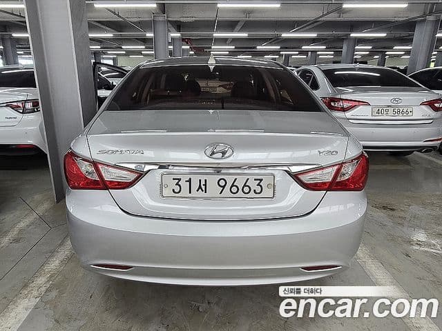 Hyundai YF Sonata Luxury, 2010 4