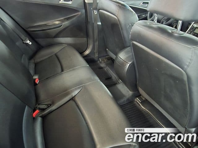 Hyundai YF Sonata Luxury, 2010 7