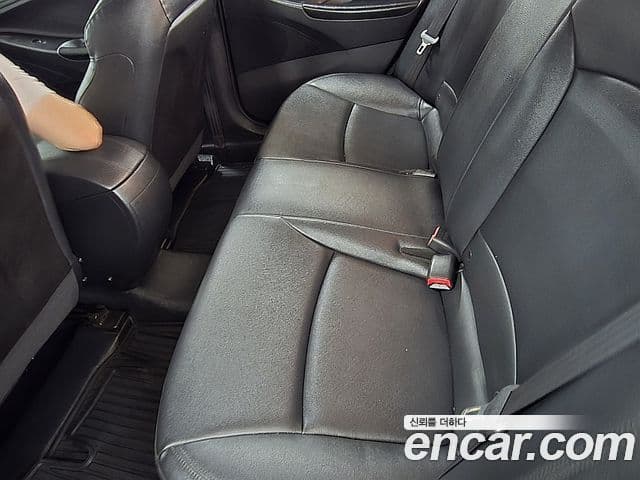 Hyundai YF Sonata Luxury, 2010 10