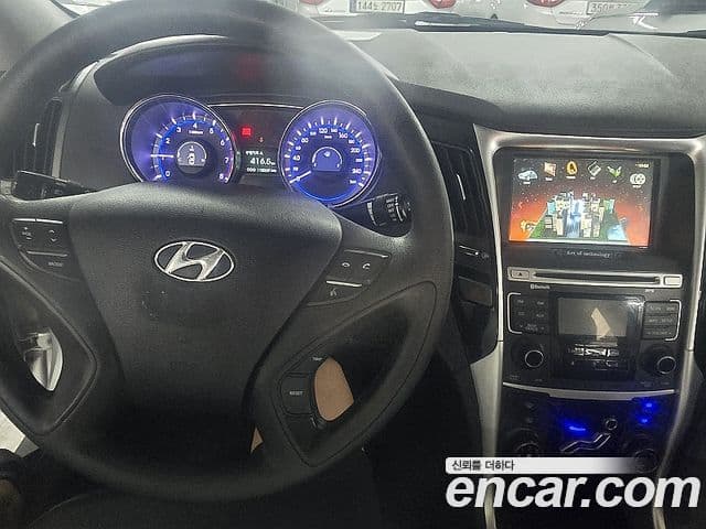 Hyundai YF Sonata Luxury, 2010 11