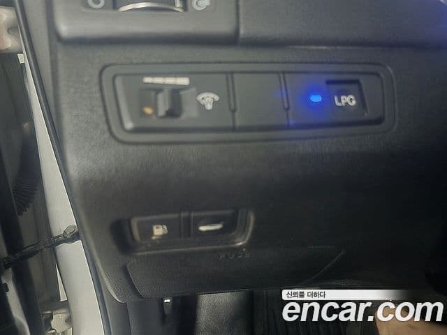 Hyundai YF Sonata Luxury, 2010 13