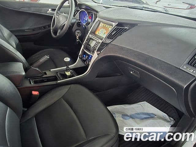 Hyundai YF Sonata Luxury, 2010 17