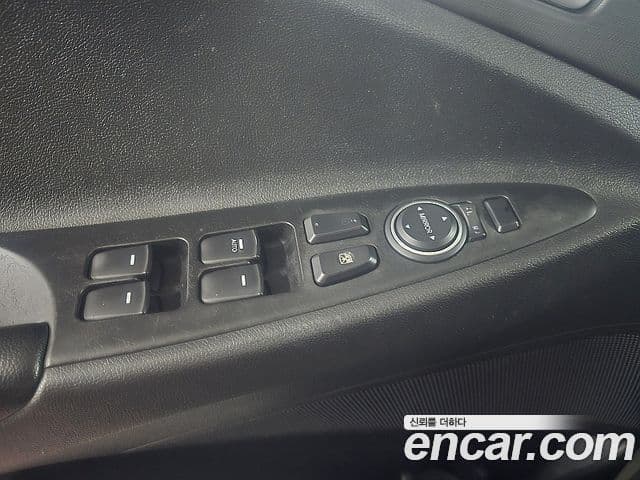 Hyundai YF Sonata Luxury, 2010 18