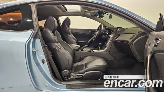 Hyundai Genesis купе 200 турбо P, 2011 10