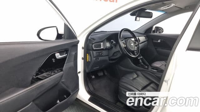 Kia Niro Prestige, 2017 11