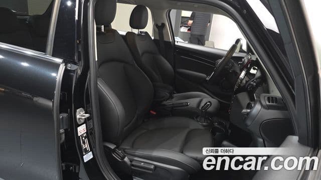 Mini Cooper 3세대, 2024 10