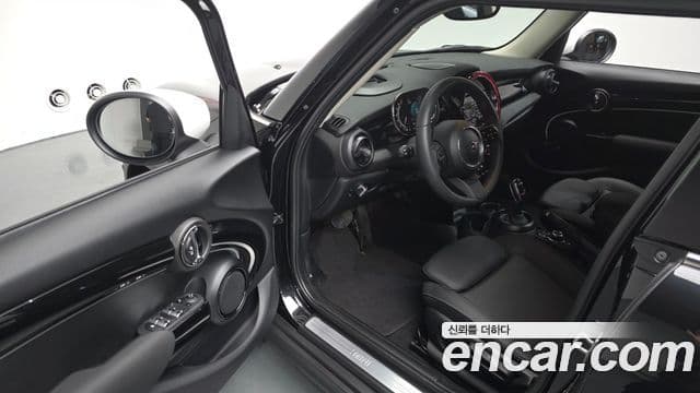 Mini Cooper 3세대, 2024 11