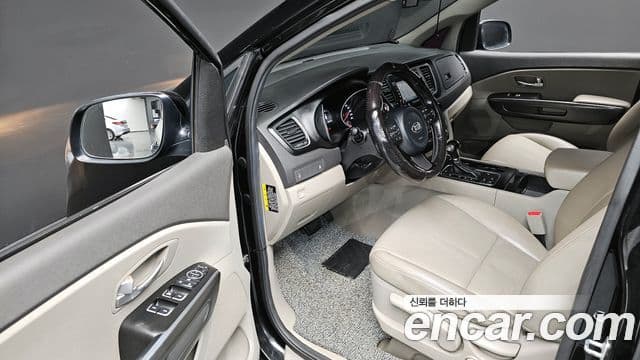 Kia All New Carnival Luxury, 2015 13