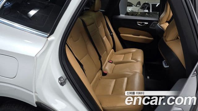 Volvo XC60 2세대 B5 Inscription, 2021 11