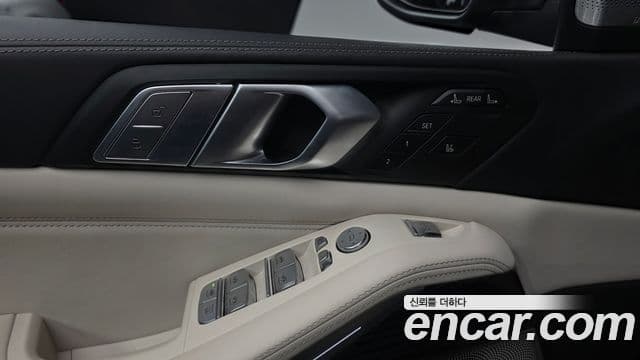 BMW X7 (G07) xDrive 40i M Sport 6인승, 2022 17
