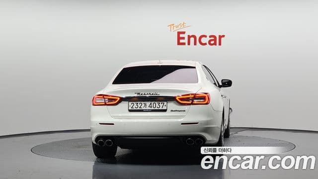 Maserati Quattroporte, 2020 4