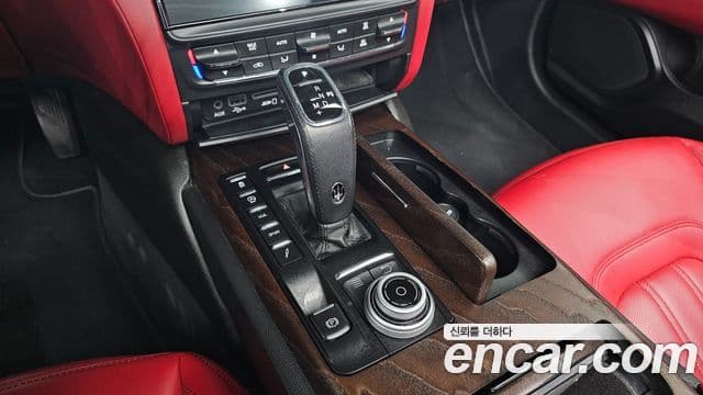 Maserati Quattroporte, 2020 9