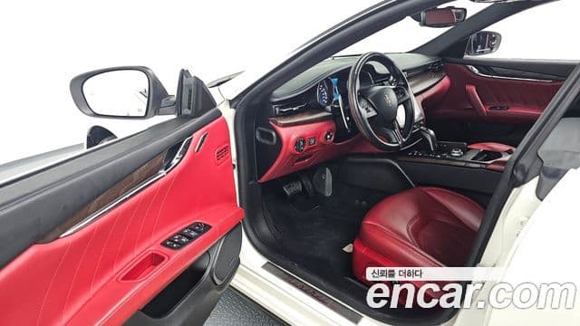 Maserati Quattroporte, 2020 11