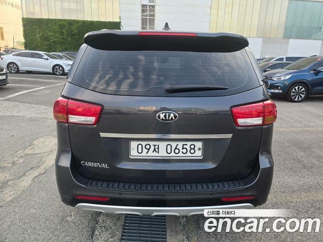 Kia All New Carnival Noblesse, 2016 3