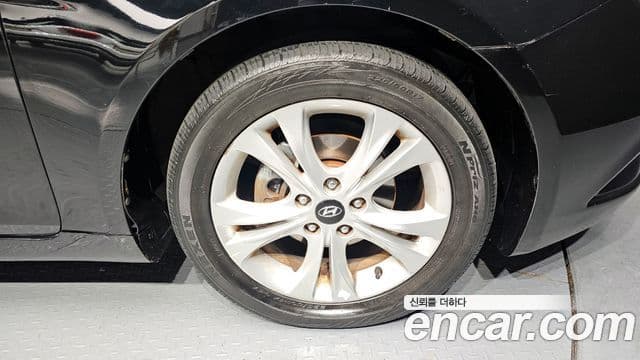 Hyundai YF Sonata LPI Premier(для людей с инвалидностью), 2010 все фото