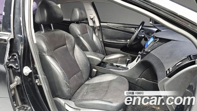 Hyundai YF Sonata LPI Premier(для людей с инвалидностью), 2010 10