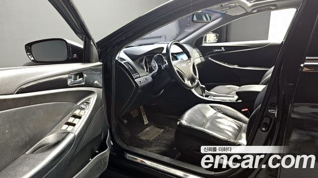 Hyundai YF Sonata LPI Premier(для людей с инвалидностью), 2010 12