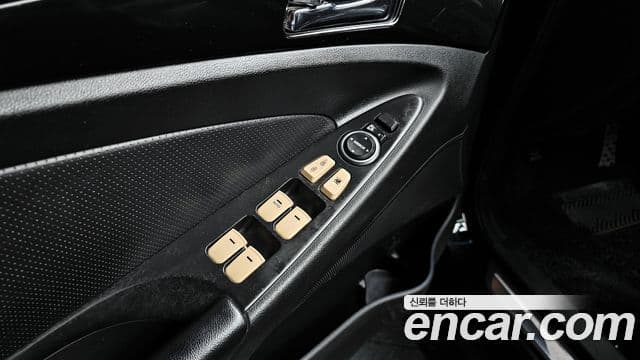 Hyundai YF Sonata LPI Premier(для людей с инвалидностью), 2010 13