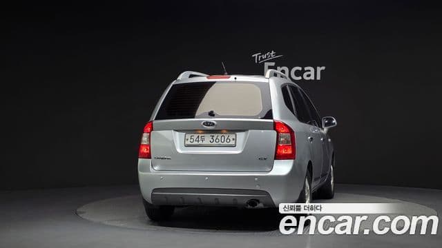Kia 뉴카렌스 топовая версия Family, 2012 4