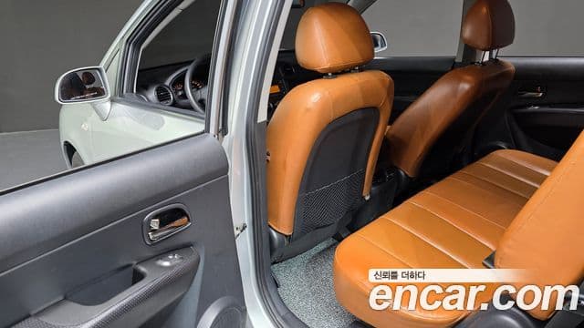 Kia 뉴카렌스 топовая версия Family, 2012 18