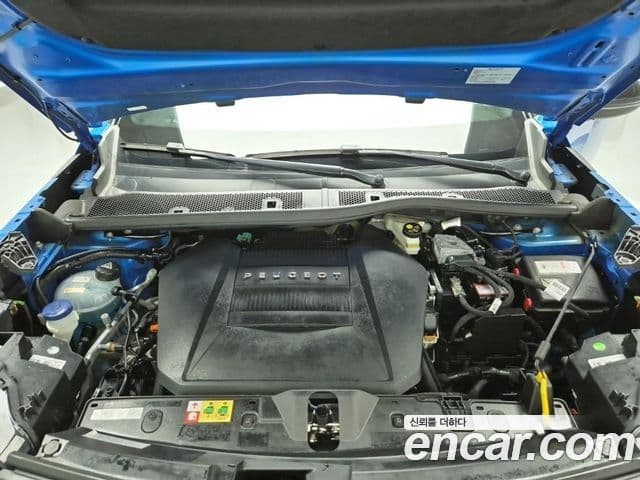 Peugeot e-2008 2세대 EV GT Line, 2021 все фото