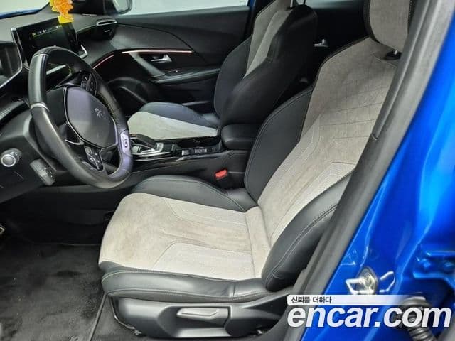 Peugeot e-2008 2세대 EV GT Line, 2021 11
