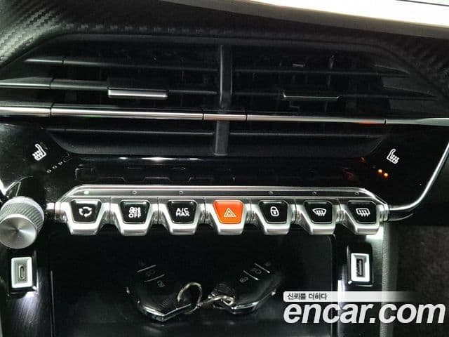 Peugeot e-2008 2세대 EV GT Line, 2021 18