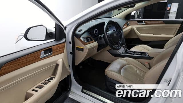 Hyundai LF Sonata Premium, 2015 10