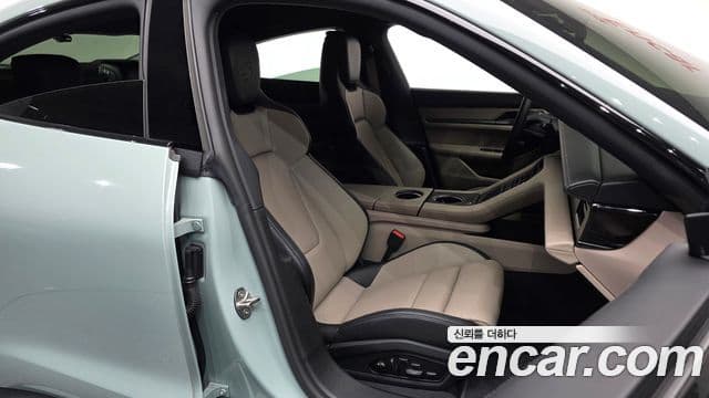 Porsche 타이칸 4S, 2025 10