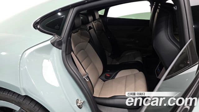 Porsche 타이칸 4S, 2025 11