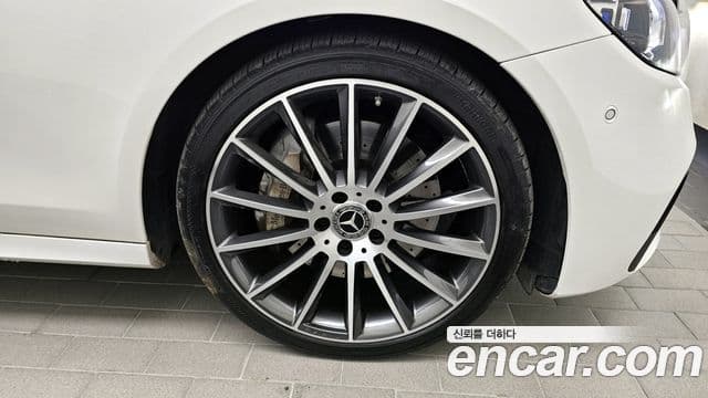 Mercedes-Benz E-класс W213 AMG Line, 2022 все фото