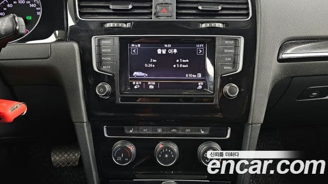 Volkswagen Гольф 7세대, 2015 14