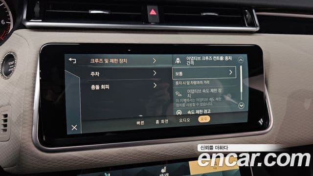 Land Rover Range Rover Velar 2.0 P250 R-Dynamic SE, 2023 16