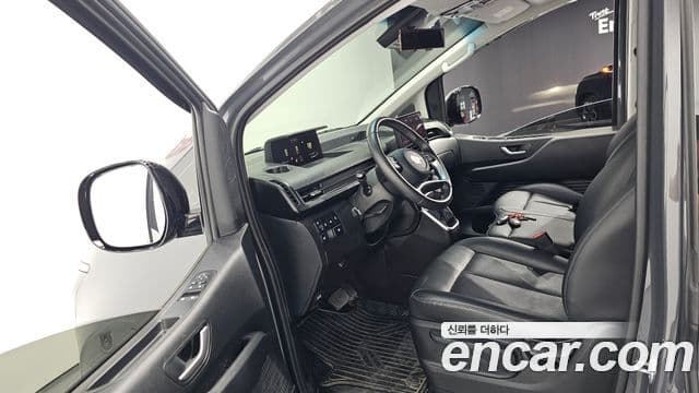 Hyundai Staria Modern, 2025 10