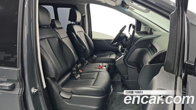 Hyundai Staria Modern, 2025 12
