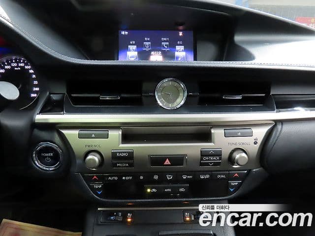 Lexus New ES300h XV60, 2015 13