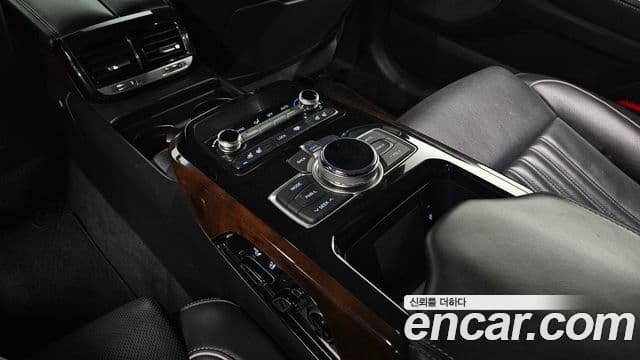 Genesis EQ900 Prestige, 2016 19