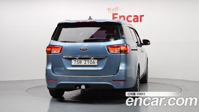 Kia All New Carnival Luxury, 2015 4