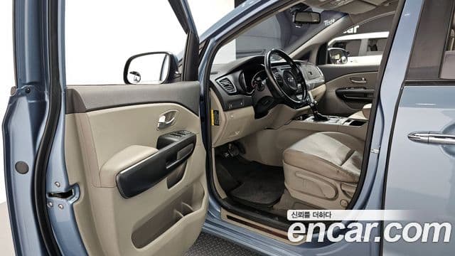 Kia All New Carnival Luxury, 2015 11