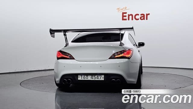 Hyundai Genesis купе GT-R, 2011 4