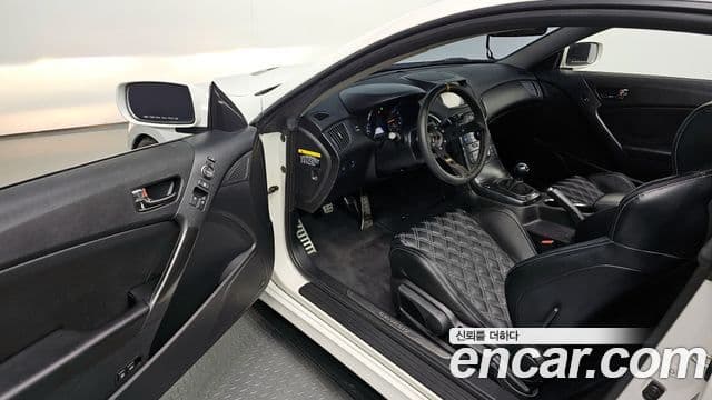 Hyundai Genesis купе GT-R, 2011 11