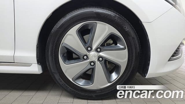 Hyundai LF Sonata гибрид Modern, 2016 все фото