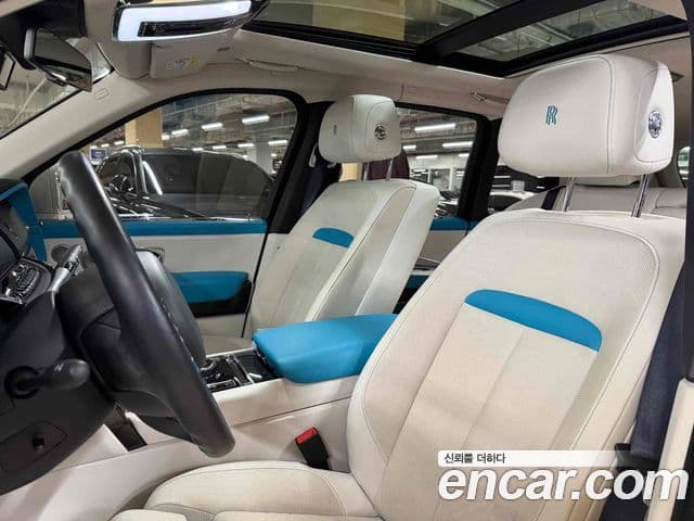Rolls-Royce Cullinan 6.7 V12 чёрный эмблема, badge, 2022 9