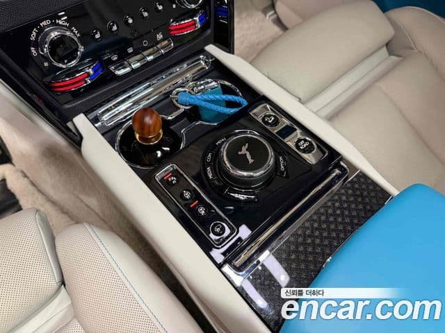 Rolls-Royce Cullinan 6.7 V12 чёрный эмблема, badge, 2022 10