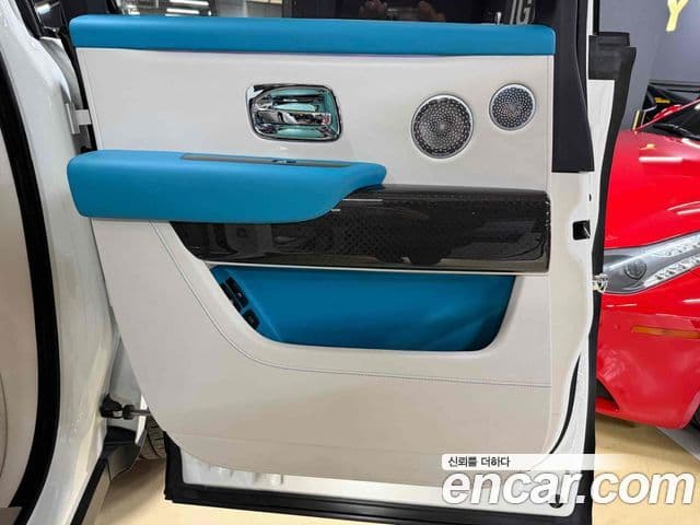 Rolls-Royce Cullinan 6.7 V12 чёрный эмблема, badge, 2022 11