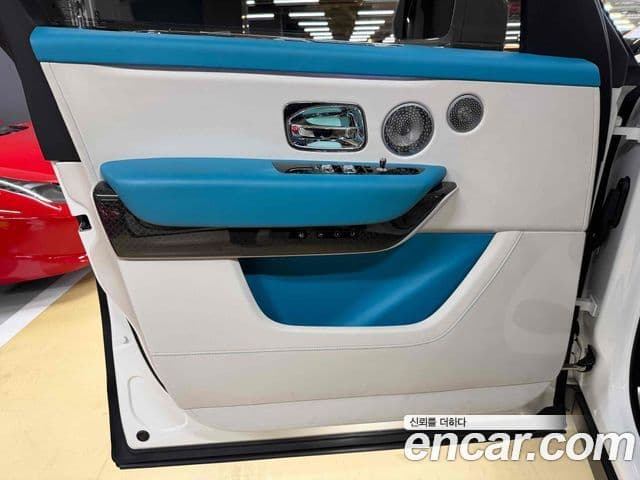 Rolls-Royce Cullinan 6.7 V12 чёрный эмблема, badge, 2022 13