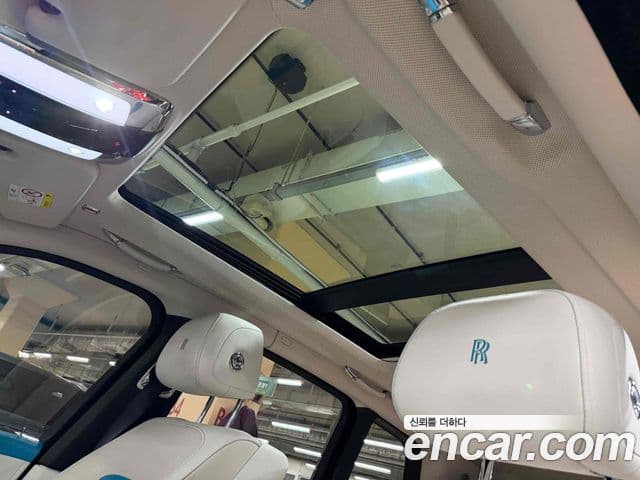 Rolls-Royce Cullinan 6.7 V12 чёрный эмблема, badge, 2022 14