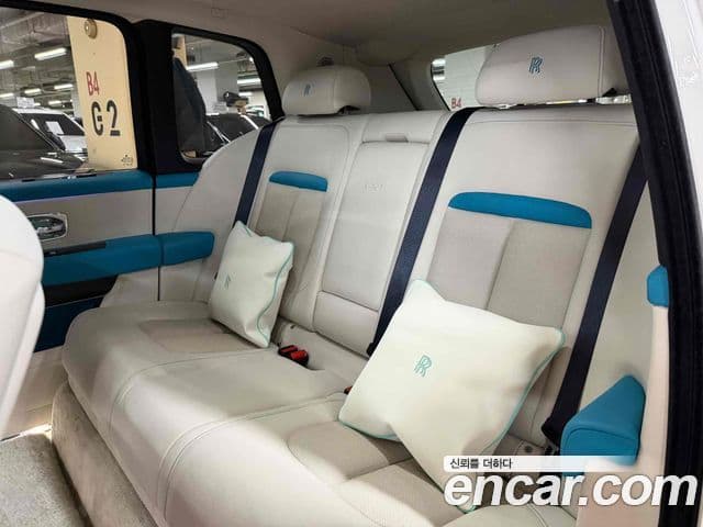 Rolls-Royce Cullinan 6.7 V12 чёрный эмблема, badge, 2022 15