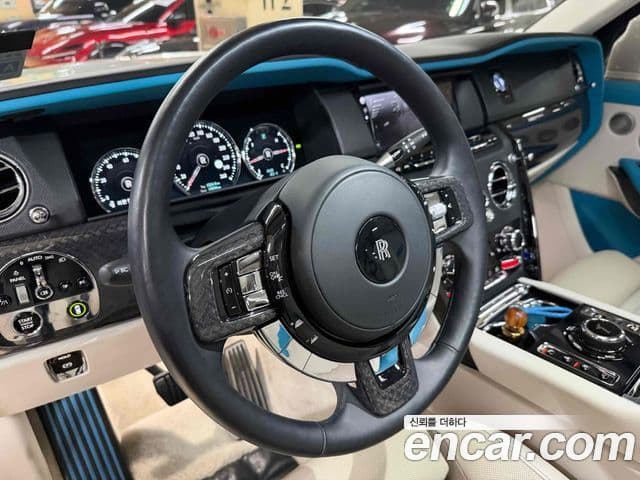 Rolls-Royce Cullinan 6.7 V12 чёрный эмблема, badge, 2022 17