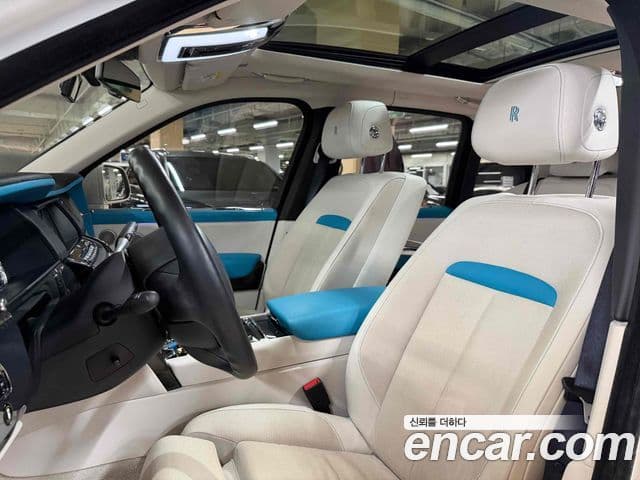 Rolls-Royce Cullinan 6.7 V12 чёрный эмблема, badge, 2022 18